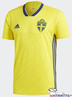 Das neue Schweden Heimtrikot von adidas in gelb.